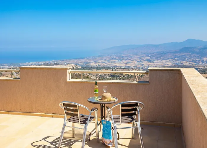 Panorama Tria Villa Dhrousha